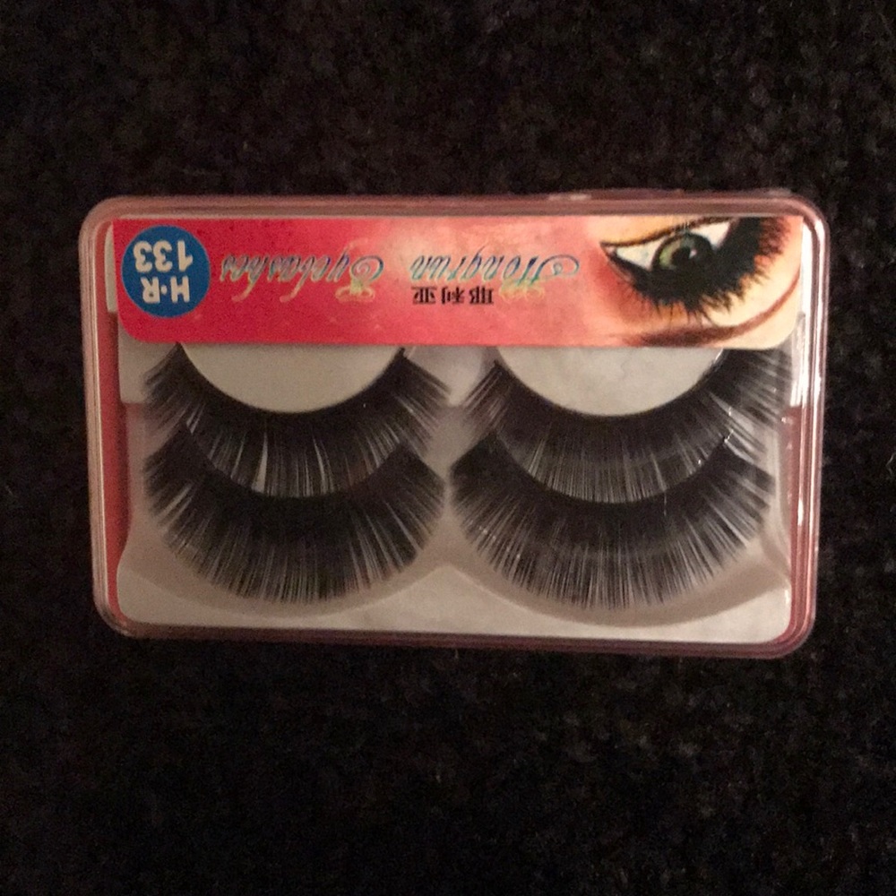 False eyelashes